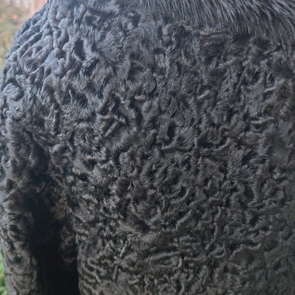 Size Medium/Large Beautiful Vintage Fur Coat by Gordon's Furs - Picture 4 of 8